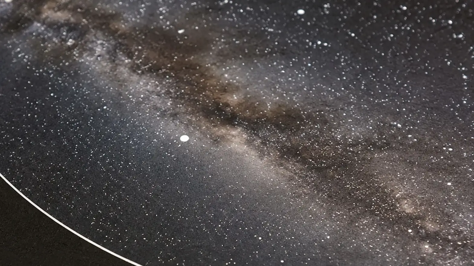 Why Do Star Maps for Different Dates Look So Similar?