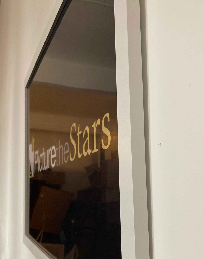 A picture to show the depth of the frame.